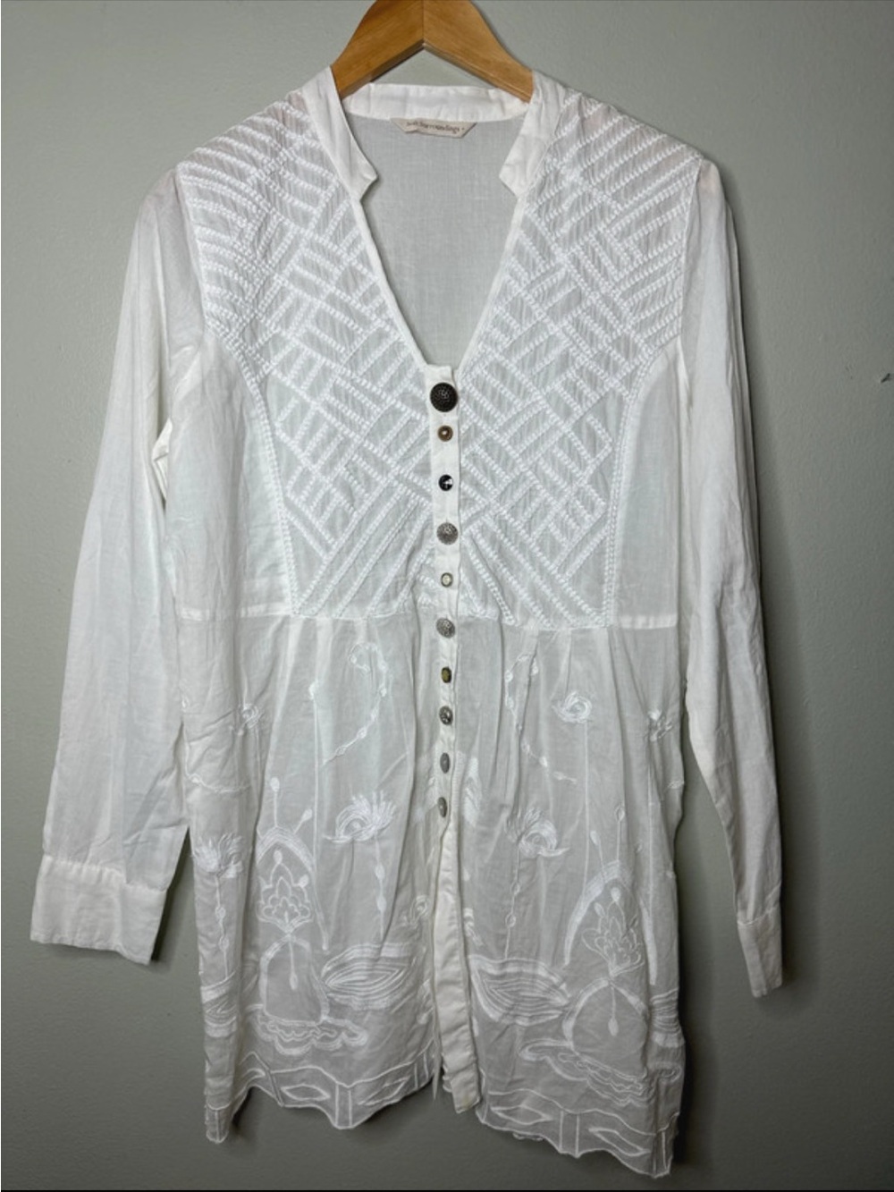 Soft surroundings Embroidered Top Size L/XL Whimsical Buttons